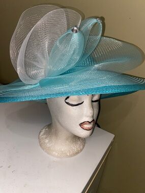 Pretty Aqua & White Hat by KaKyCo